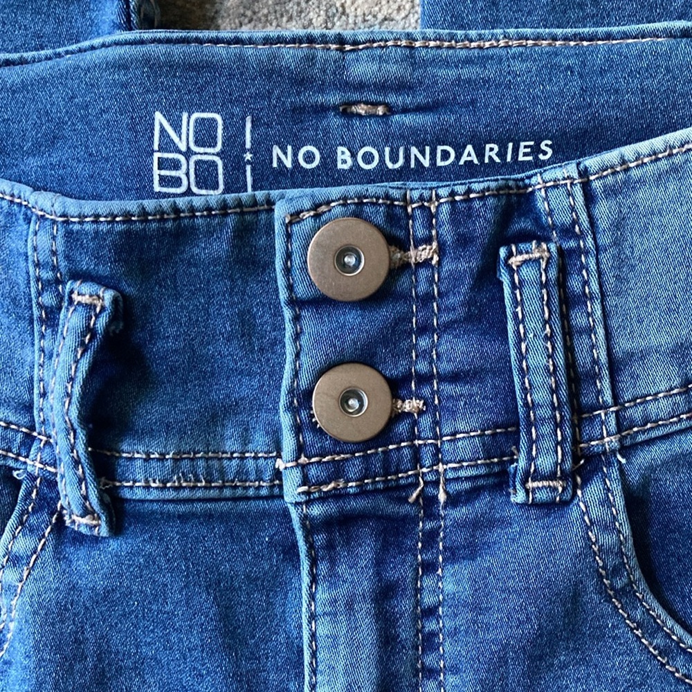 No Boundaries High Waist Cropped Jeans Size 11 EUC - Picture 4 of 7